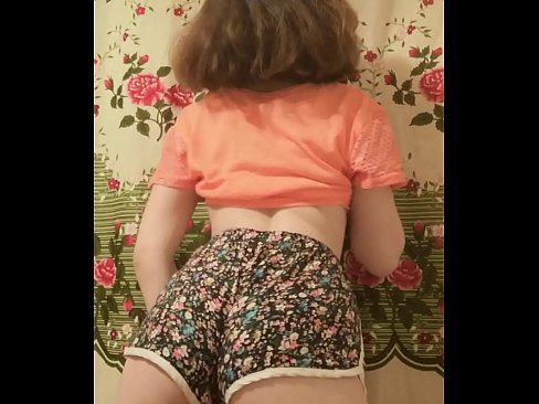 ❤️ Leanabh òg sexy a ’toirt dheth na shorts aice air a’ chamara Bhidio gnè aig porn gd.porno-negrov.ru